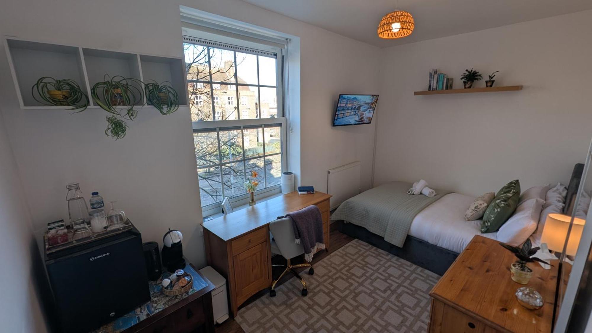 Single Close To Battersea * Londra